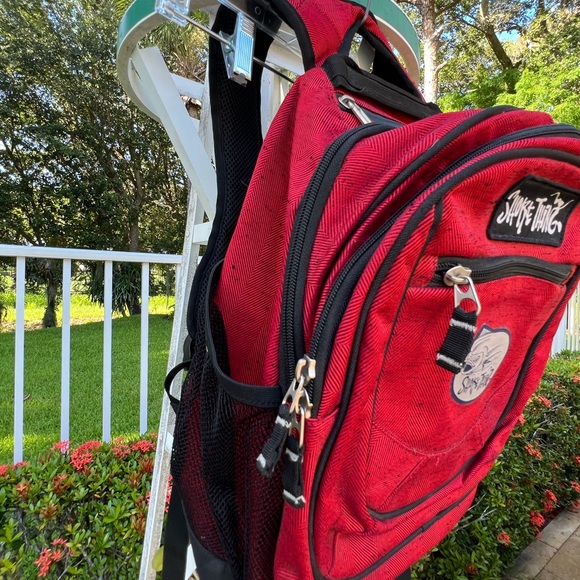 Shore Thing red/black tech backpack - Picture 3 of 13